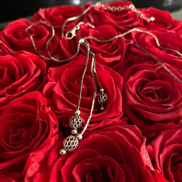 Pretty Silver Necklace - Picture 2 of 3